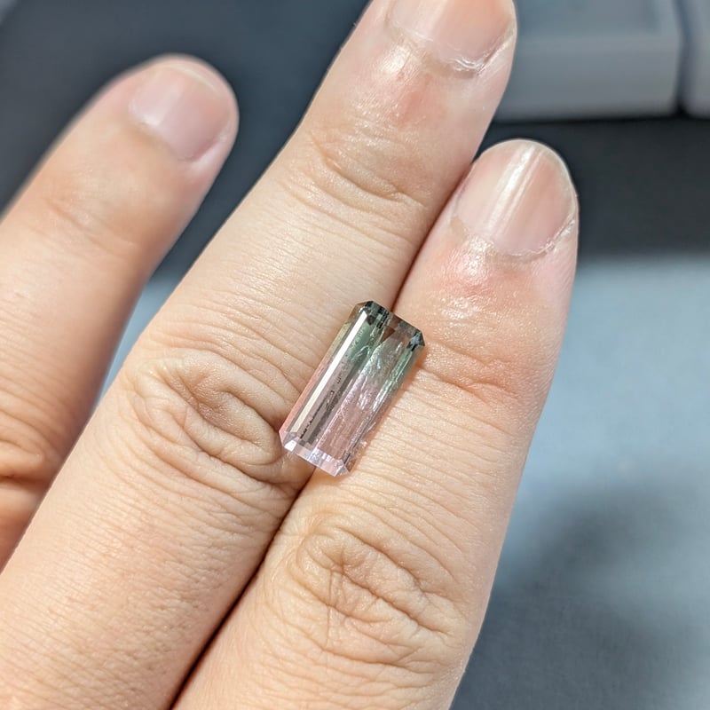 バイカラー トルマリン 4.64ct 14.92×7.08mm オクタゴンカット