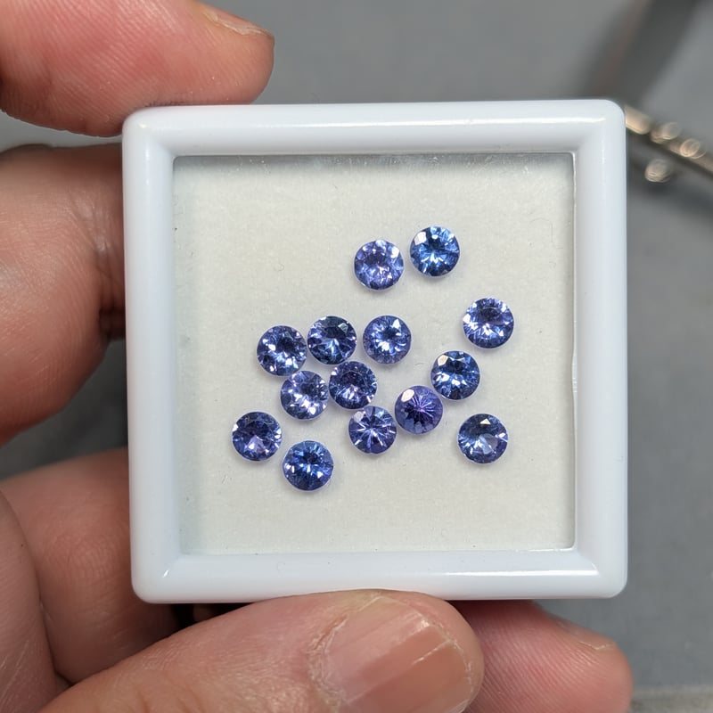 タンザナイト 約4mm ラウンド ランダム1pcs | 鈴木屋byJOA STORE