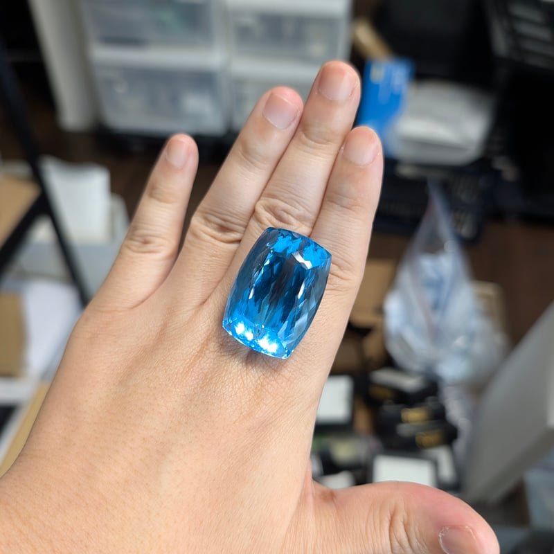 スイスブルートパーズ 156.89ct 34.33x24.33mm クッションカット スイスブルートパーズ 156.89ct 34.33x24.33mm クッションカット