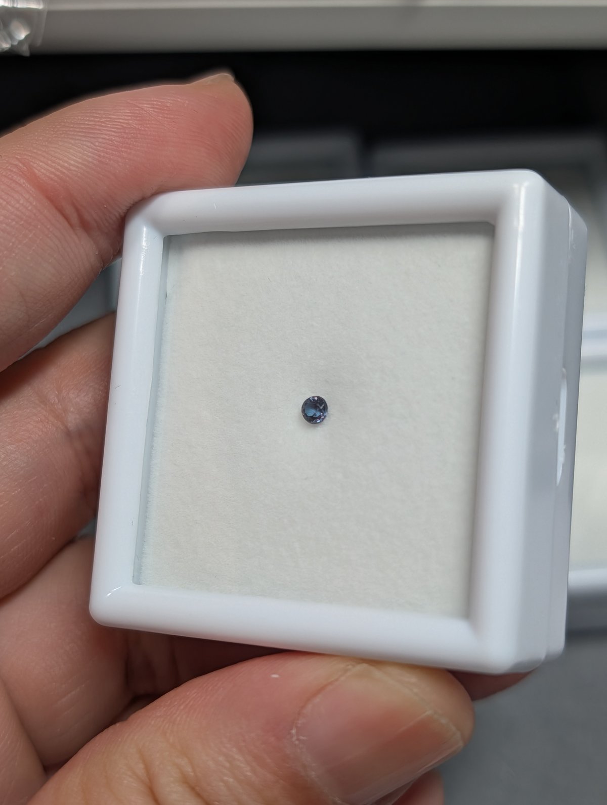 アレキサンドライト0.11ct アレキサンドライト 0.09ct 2.47mm ラウンド メレ ルース | 鈴木屋