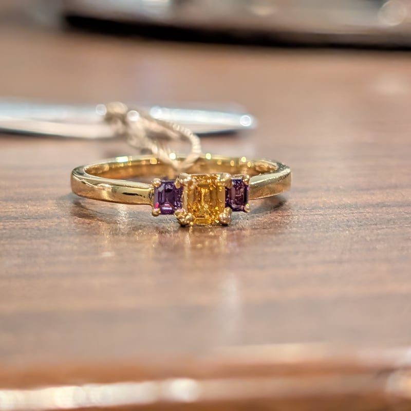 CGL鑑定書】K18イエローダイヤモンド0.308ct×ベキリーカラーチェンジ