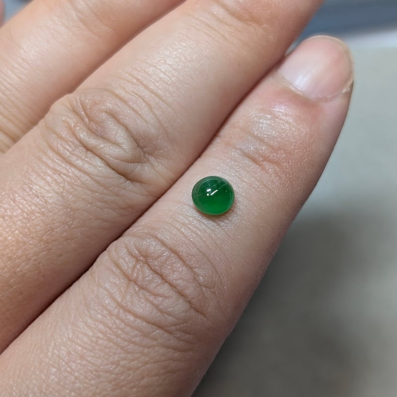 翡翠 0.85ct ラウンド カボション カット ルース ミャンマー産 | 鈴木