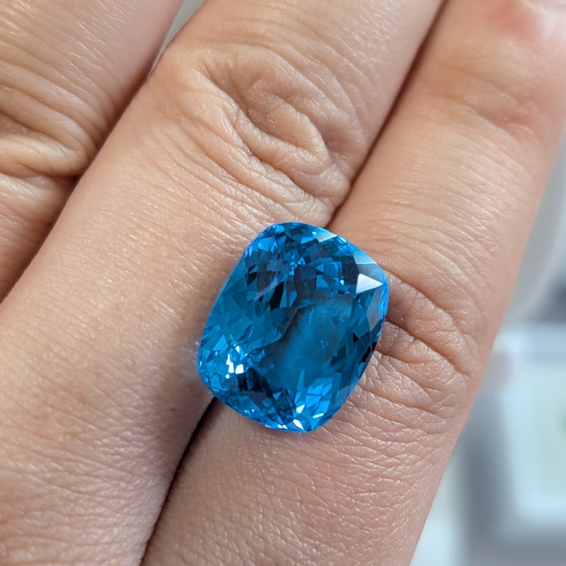 ブルートパーズ スイスブルートパーズ 17.07ct 15.57×12.83mm クッションカット ルース