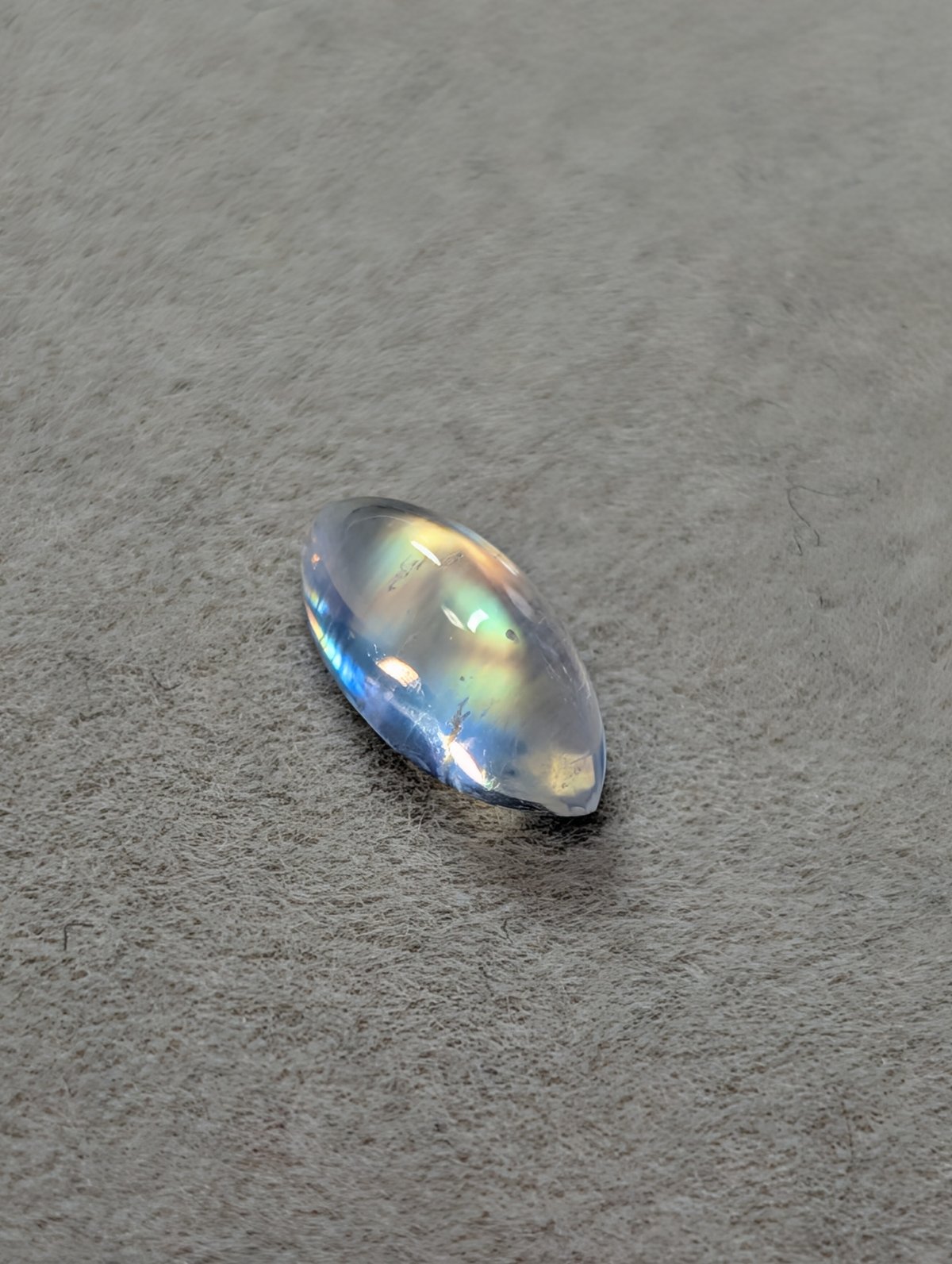ラブラドライト 0.84ct 8.01×4.03mm マーキス カボション カット
