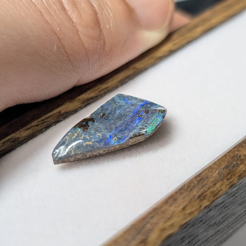 ボルダー オパール 5.59ct 21.6×11.5mm 変形カット ルース | 鈴木屋byJ