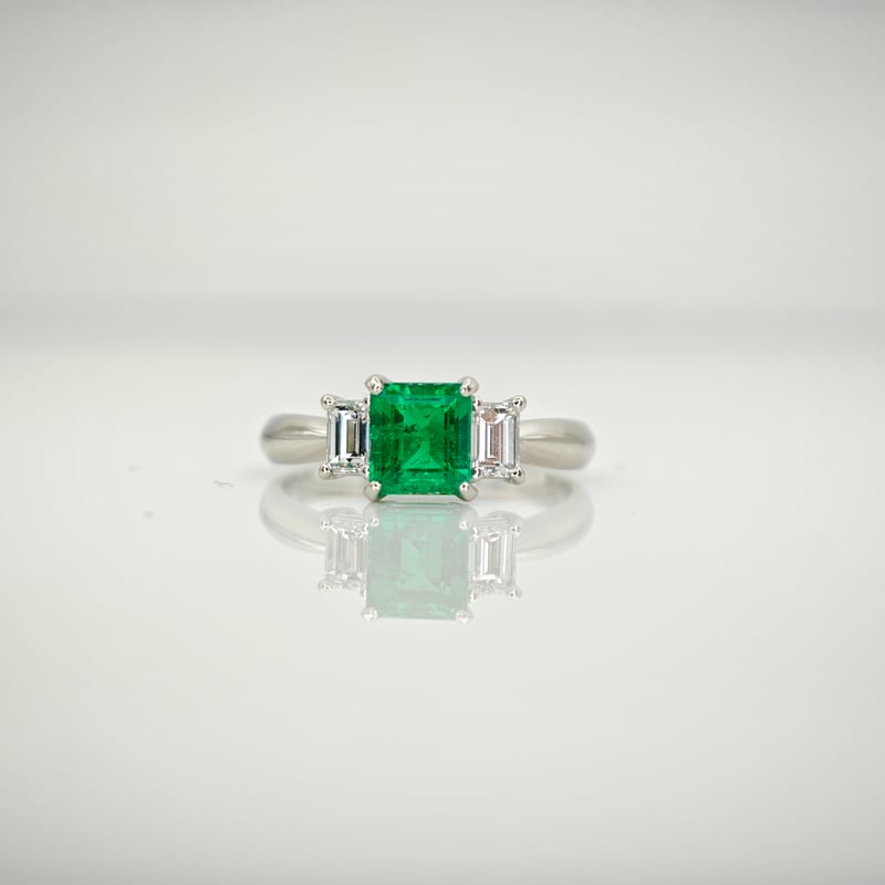 0.89 エメラルド リング 極上カラー】【日独鑑別書】PT900 エメラルド 0.89ct 0.40ct リング 11