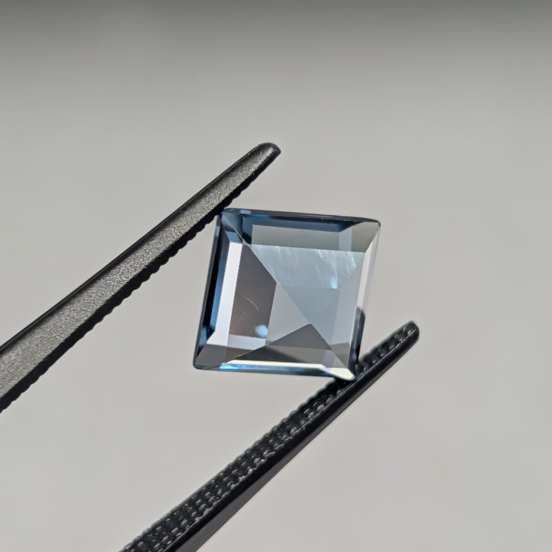 ロンドン ブルー トパーズ 7mm スクエアカット ルース | 鈴木屋byJOA STORE