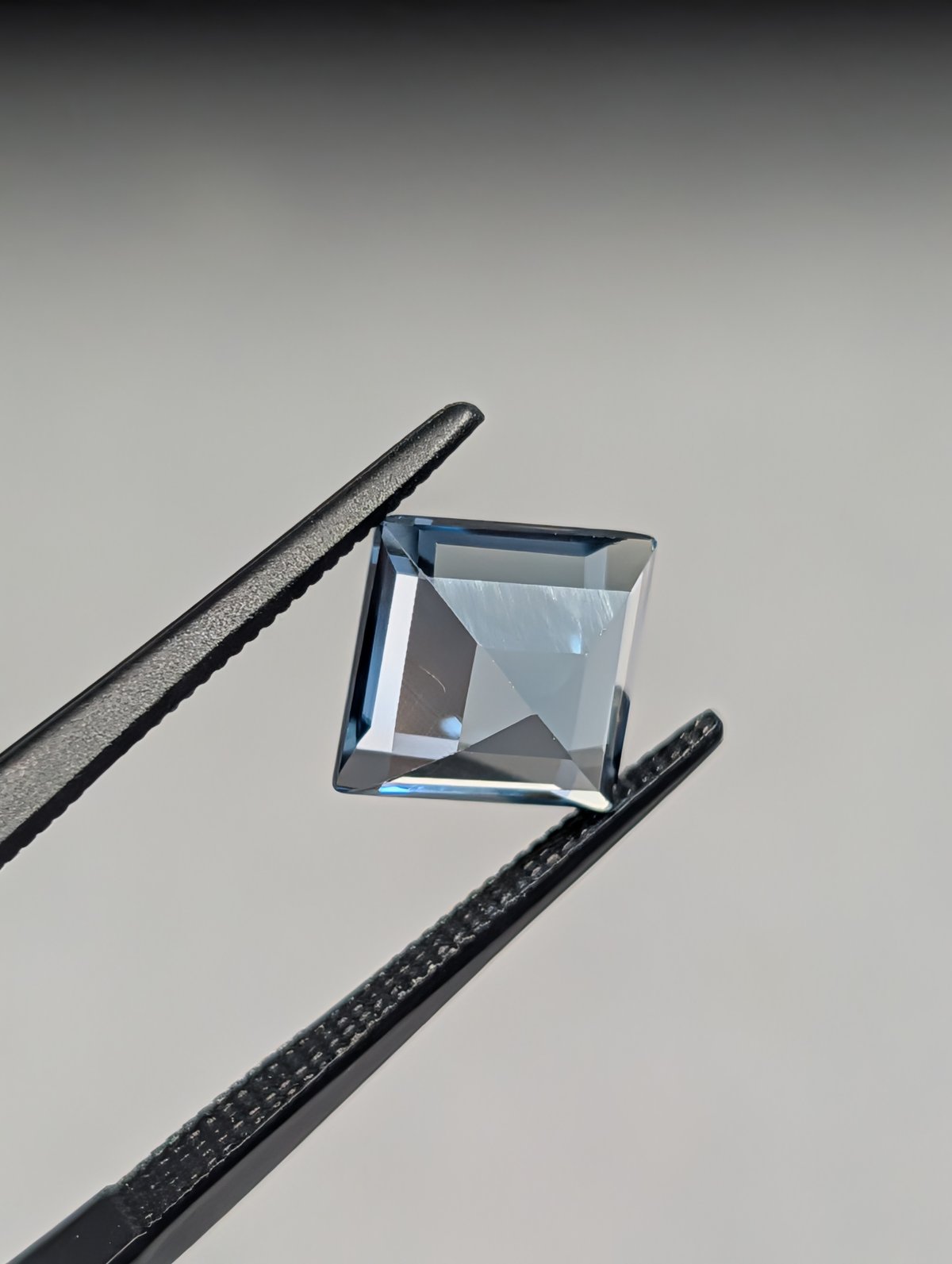 ロンドン ブルー トパーズ 7mm スクエアカット ルース | 鈴木屋byJOA STORE