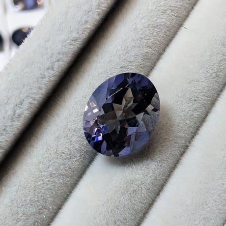 16.アイオライト 2.54ct 10.02×8.12mm オーバルカットルース