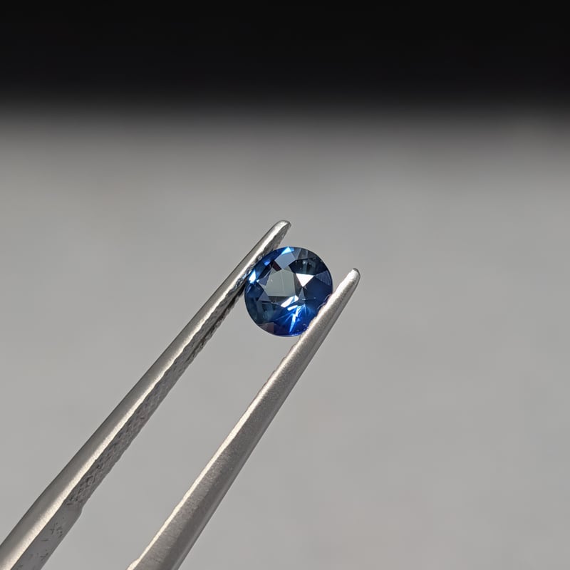 バイカラーサファイア 0.70ct 5.14mm ラウンドカットルース | 鈴木屋