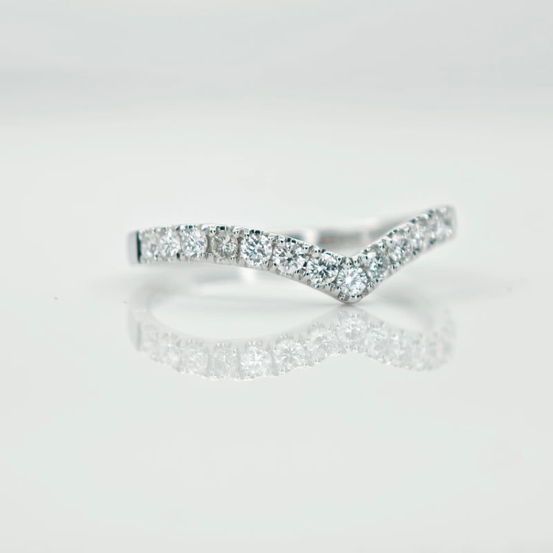 K18WGダイヤモンド 0.318ct V字ハーフエタニティリング 11.5号