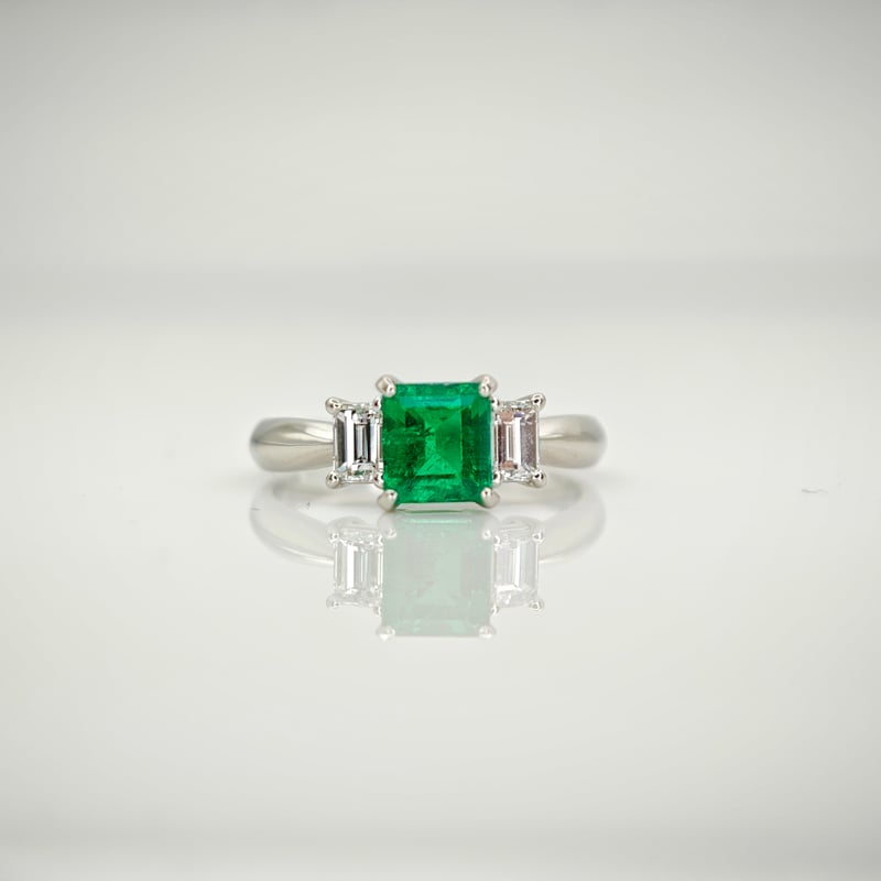 極上カラー】【日独鑑別書】PT900 エメラルド 0.89ct 0.40ct リング 11
