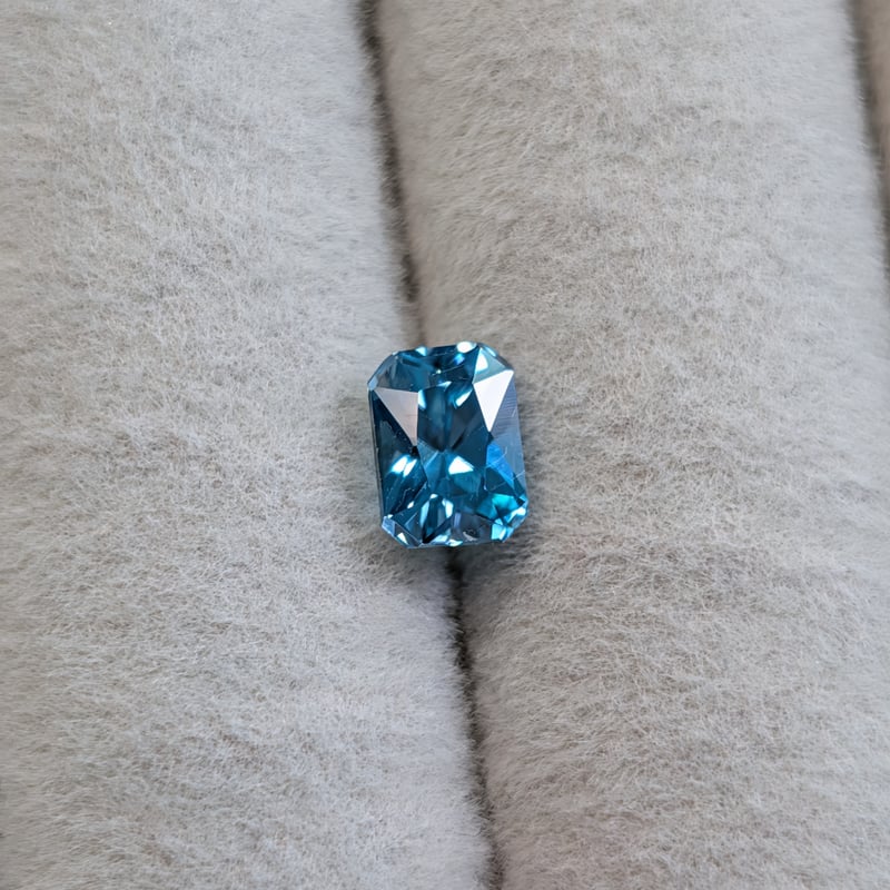 ブルージルコン 1.08ct 5.90×4.32mm オクタゴン ルース | 鈴木屋byJOA