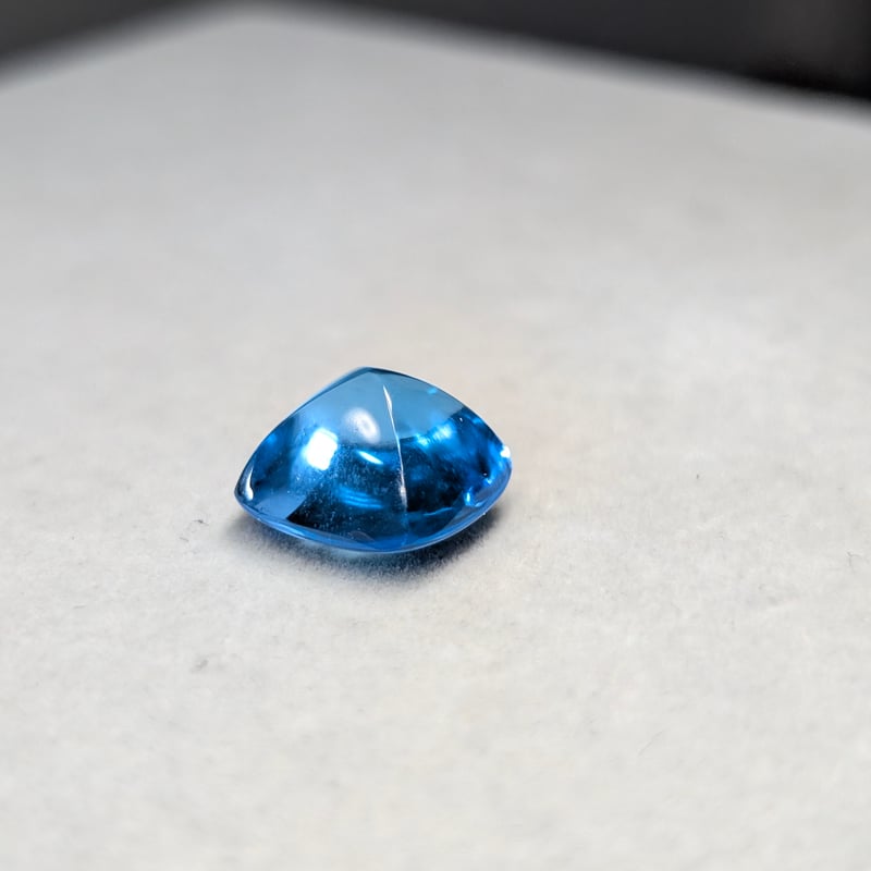 スイスブルートパーズ 13.25ct 12.97mm シュガーローフカット
