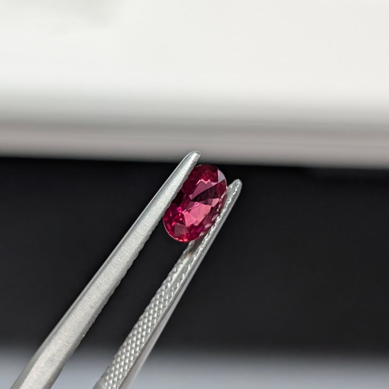 ルビー 0.68ct 6.60×4.68mm オーバル カット ルース