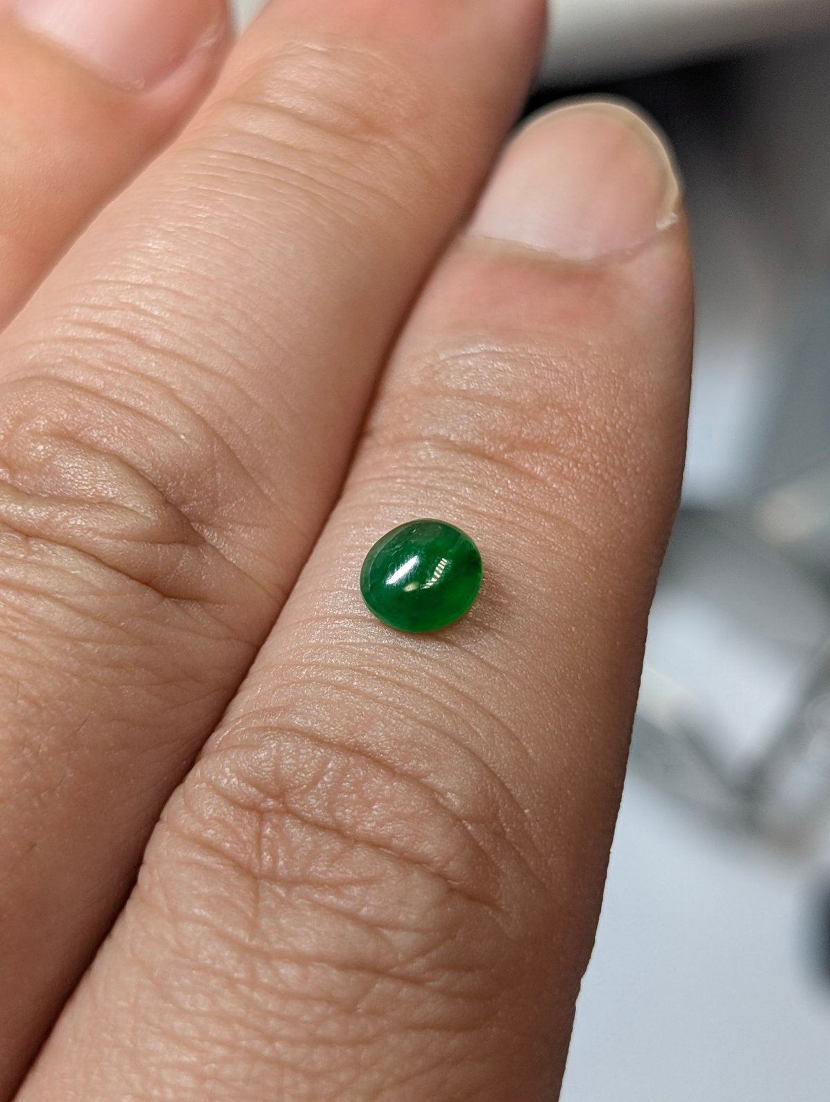 翡翠 0.64ct オーバル カボション カット ルース ミャンマー産 | 鈴木