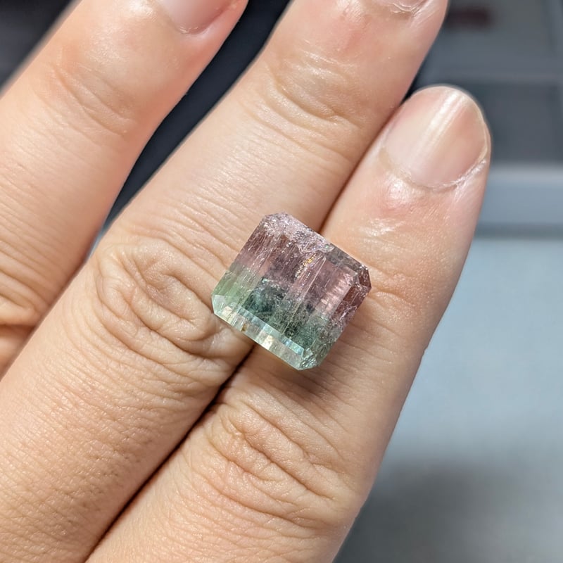 バイカラー トルマリン 15.47ct 12.27×12.80mm オクタゴンカット