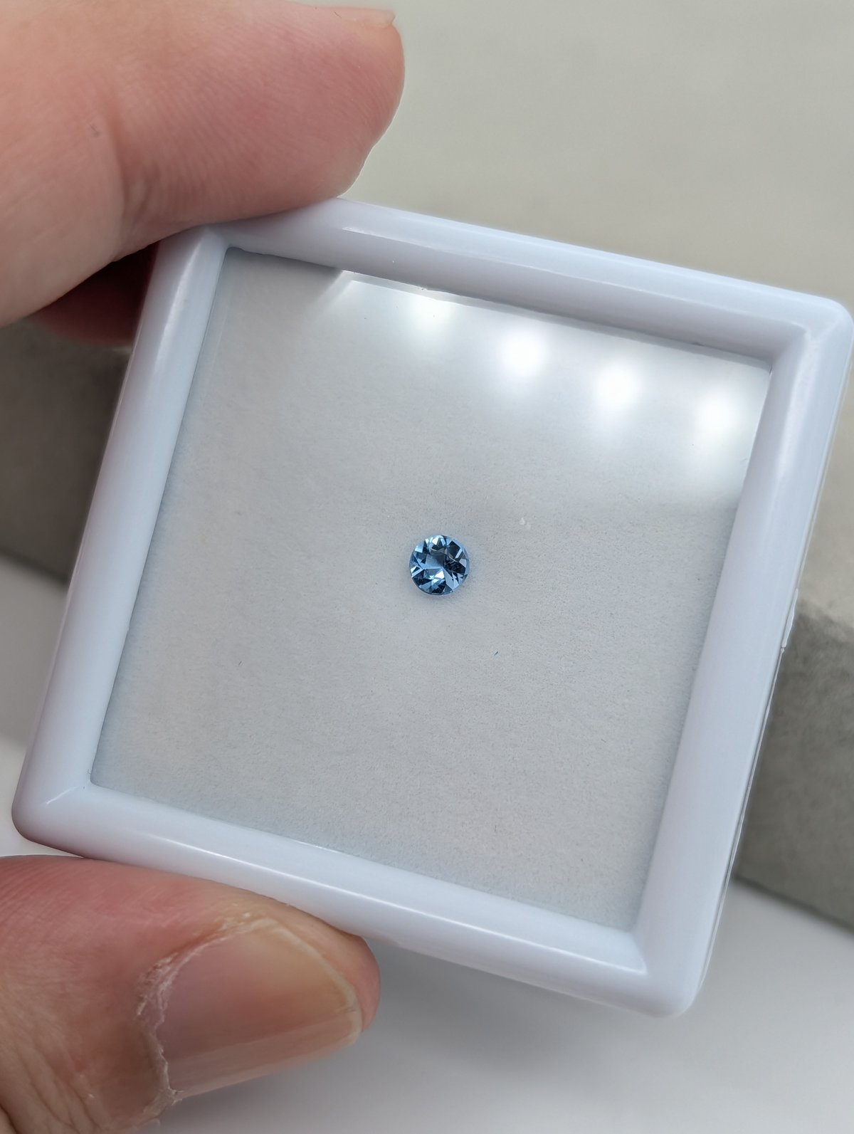 アクアマリン　40g サンタマリアカラー アクアマリン 0.13ct 3.43mm ラウンド ルース