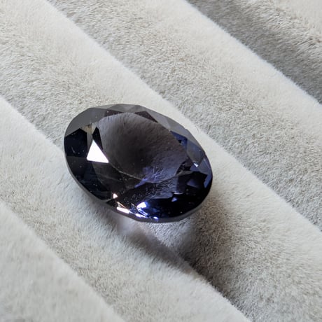 16.アイオライト 2.54ct 10.02×8.12mm オーバルカットルース
