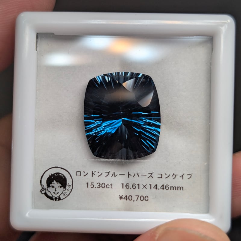 ロンドン ブルー トパーズ 15.30ct 16.61×14.46mm クッション