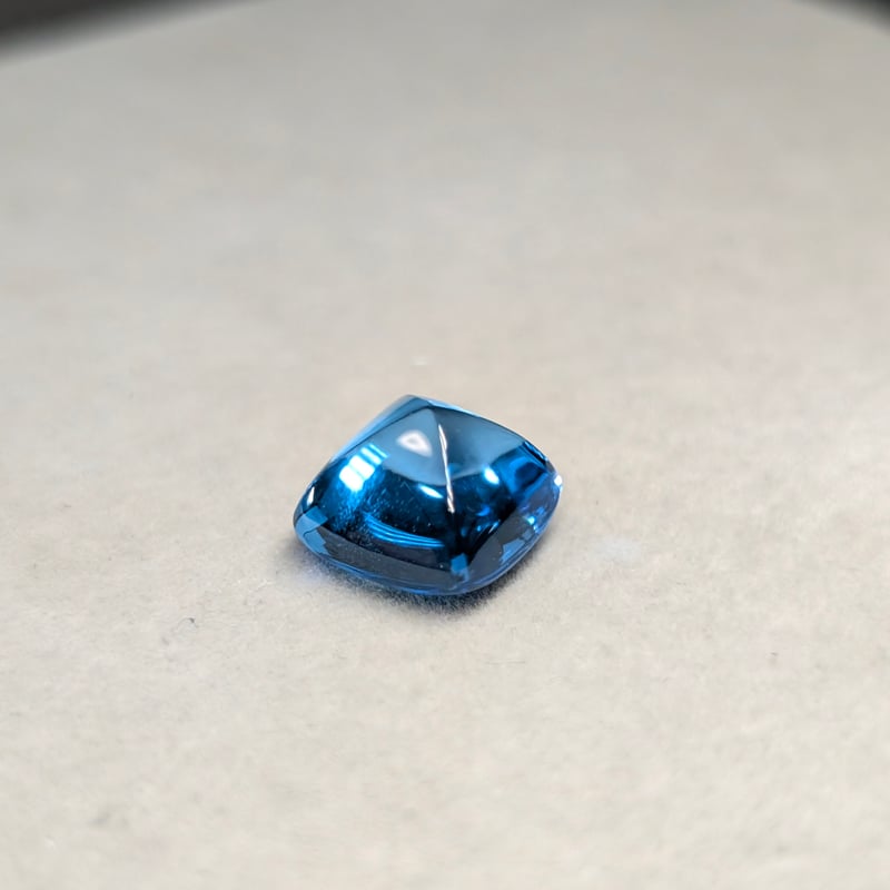 ブルートパーズ スイスブルートパーズ 11.09ct 11.75mm シュガーローフカット