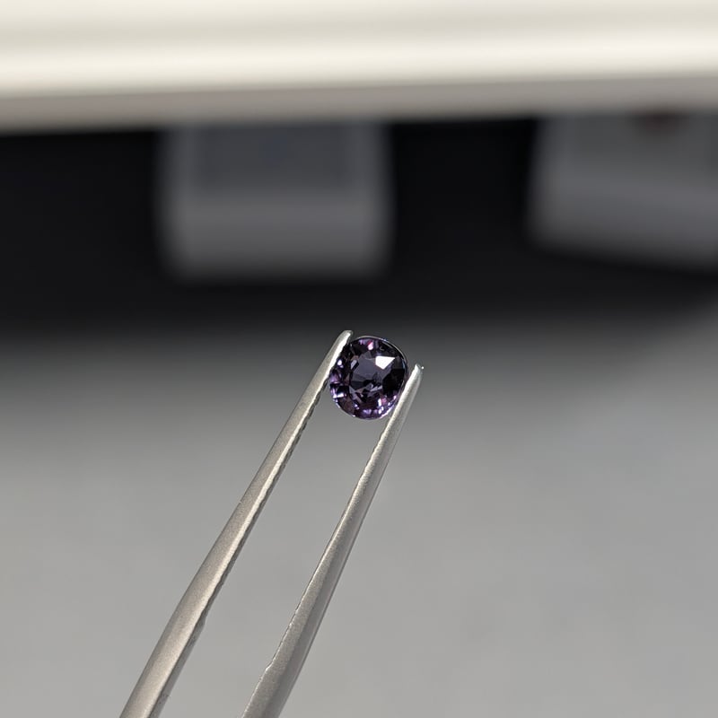 ベキリー ブルー カラーチェンジ ガーネット 0.78ct 5.00×4.60mm
