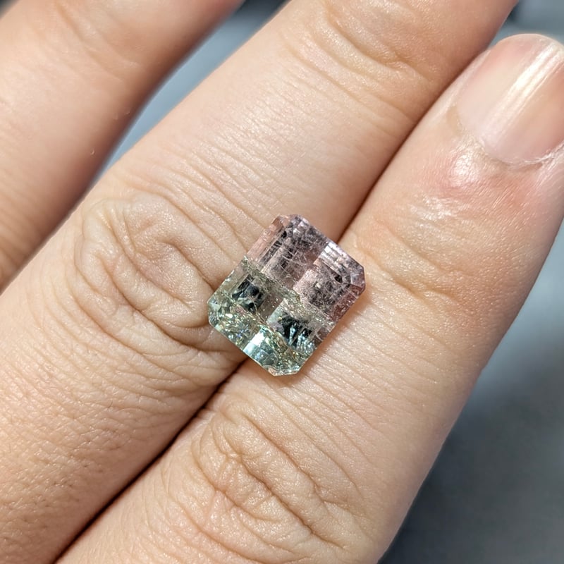 バイカラー トルマリン 5.72ct 11.32×9.12mm オクタゴンカット ルース