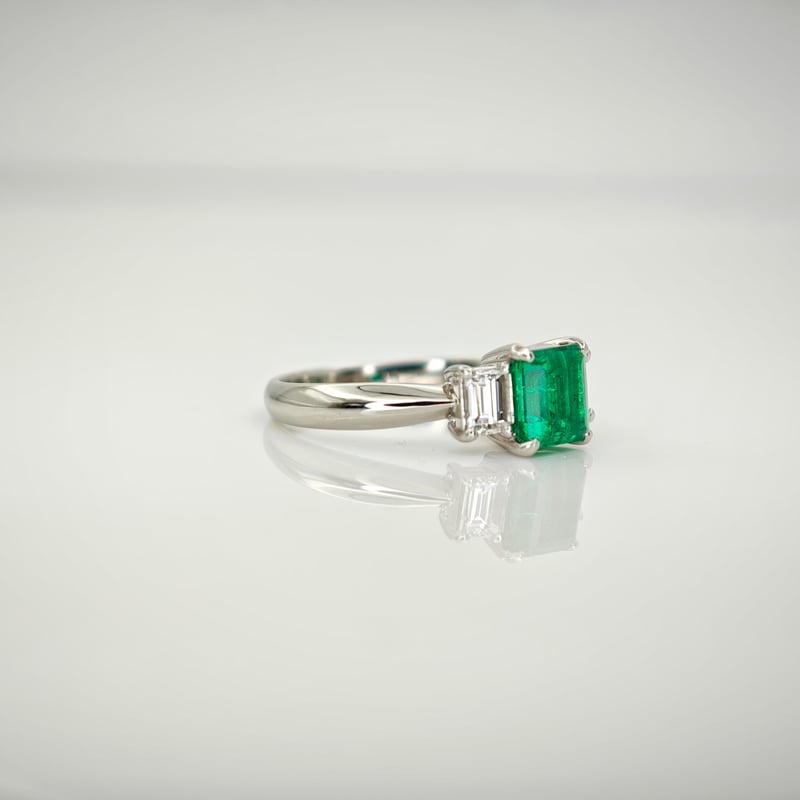 極上カラー】【日独鑑別書】PT900 エメラルド 0.89ct 0.40ct 極上カラー】【日独鑑別書】PT900 エメラルド 0.89ct 0.40ct