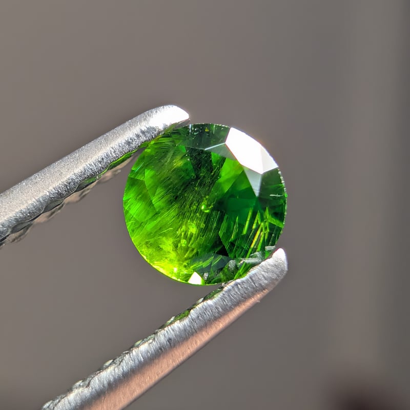 訳あり】超ホーステイルインクルージョン ロシア産 デマントイド