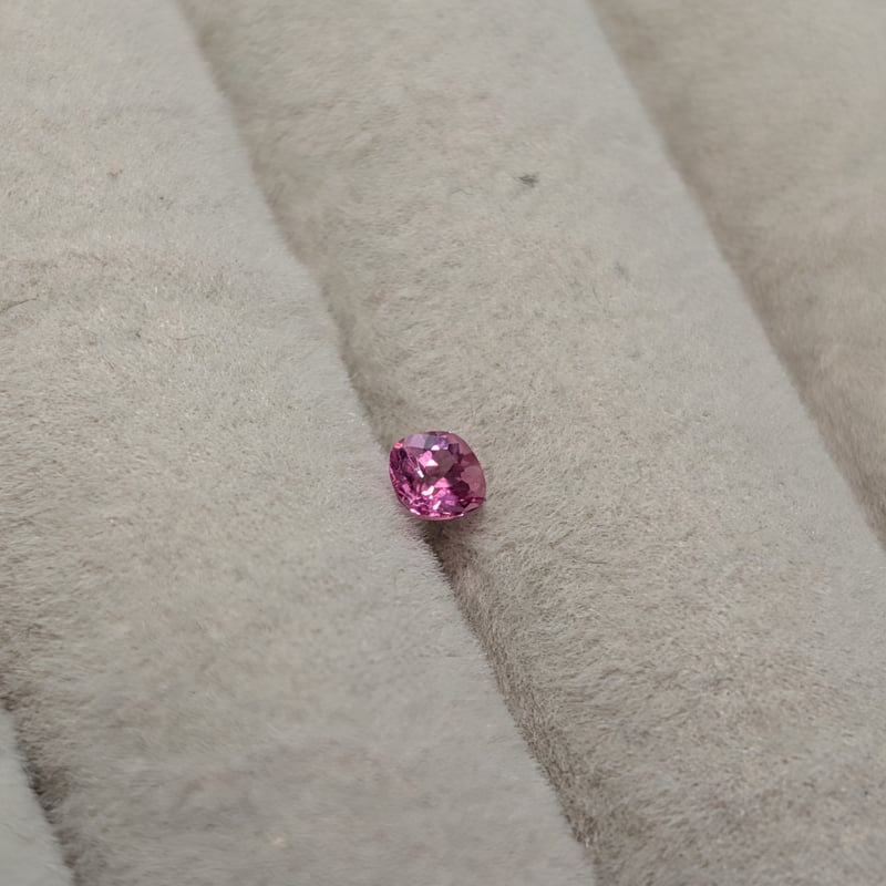 ピンクスピネル 0.16ct 3.13×3.11mm クッションカットルース | 鈴木屋