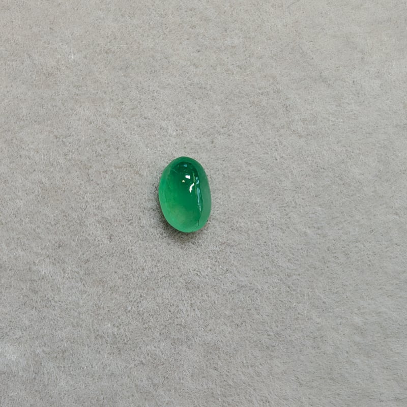 ミャンマー産 翡翠 0.324ct 5.2×3.5mm オーバル カボションカット