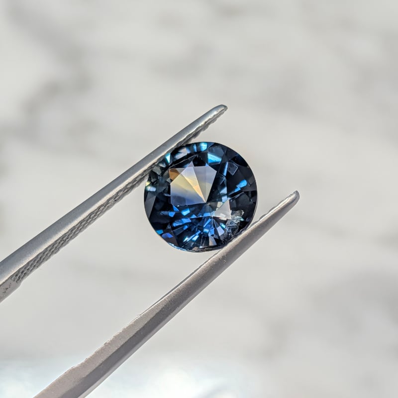 ティール サファイア （バイカラー） 2.60ct 8.31mm ラウンド カット