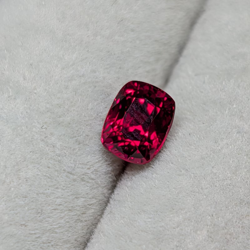 ホットレッドスピネル 1.08ct 5.98×4.75mm クッションカット ルース
