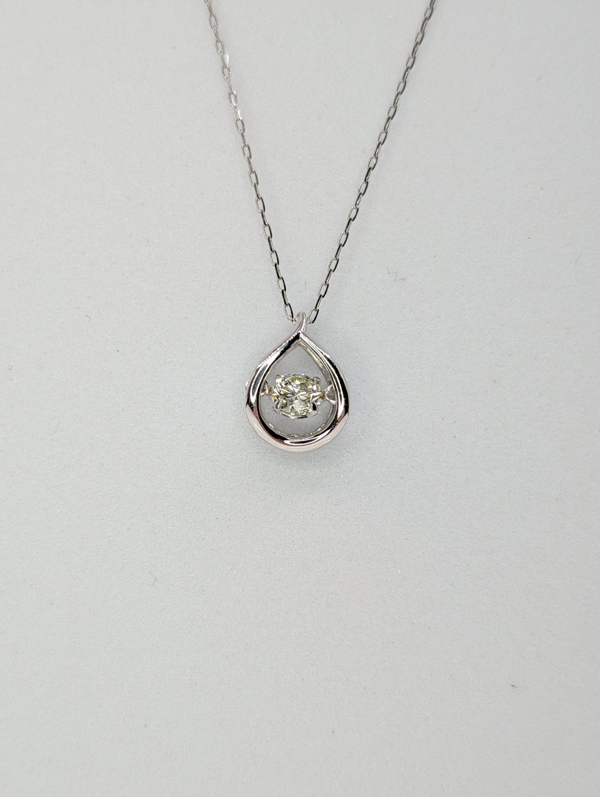 pt900 ダイヤ付き ペンダントトップ 0.20カラット ダンシング PT900/850ダンシングストーンダイヤモンド 0.20ct ペンダント 45cm