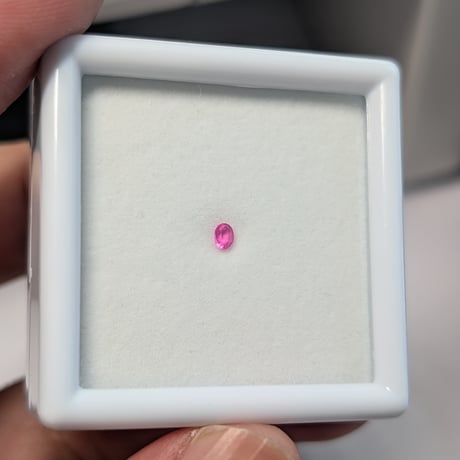 ドロマイト 0.07ct 2.86×2.15mm オーバル カット ルース