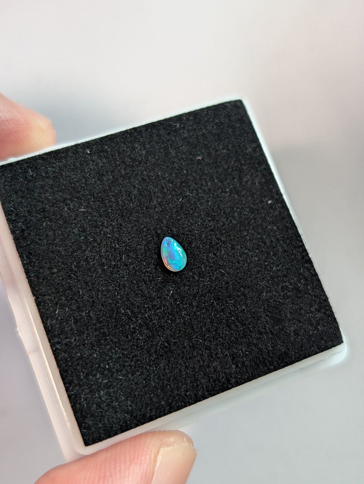 オーストラリア産 オパール 0.06ct 4.52×3.03mm ペアシェイプ