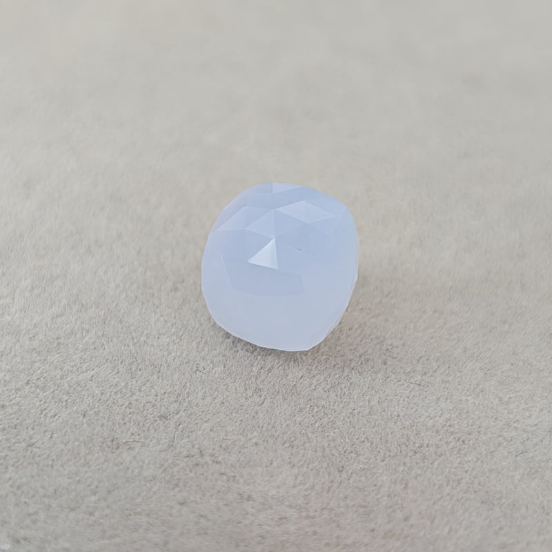 煌カット】ブルーカルセドニー 8mm 煌カット ルース シミズ貴石 | 鈴木