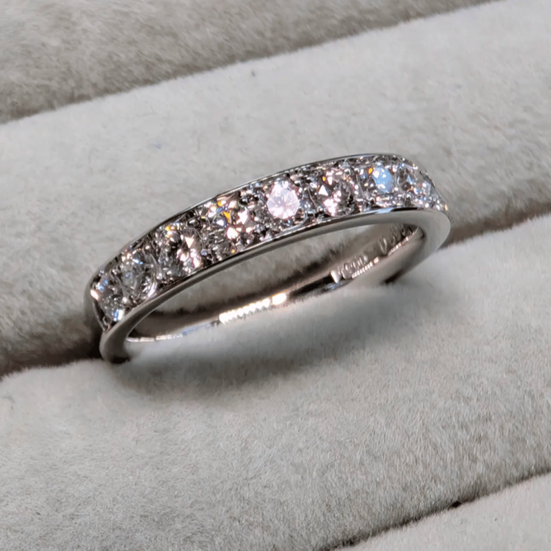 受注生産】鈴木屋VSupダイヤモンド使用 彫り留めハーフエタニティ 2.6