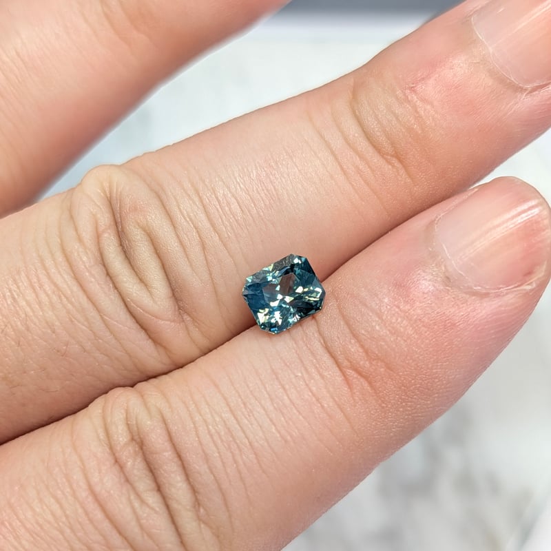 ティール サファイア 1.63ct 6.65×5.79mm シルキーグリーン オクタゴン