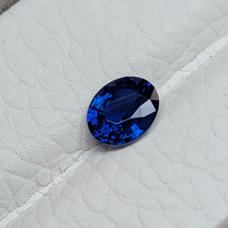 AIGS鑑別書】 ロイヤル ブルー サファイア 0.66ct 5.93×4.97mm オーバ