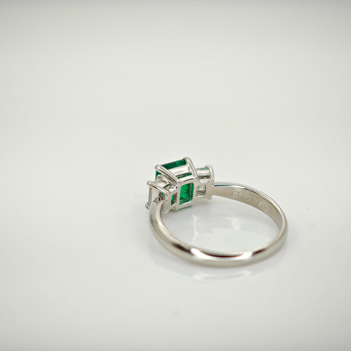 極上カラー】【日独鑑別書】PT900 エメラルド 0.89ct 0.40ct リング 11