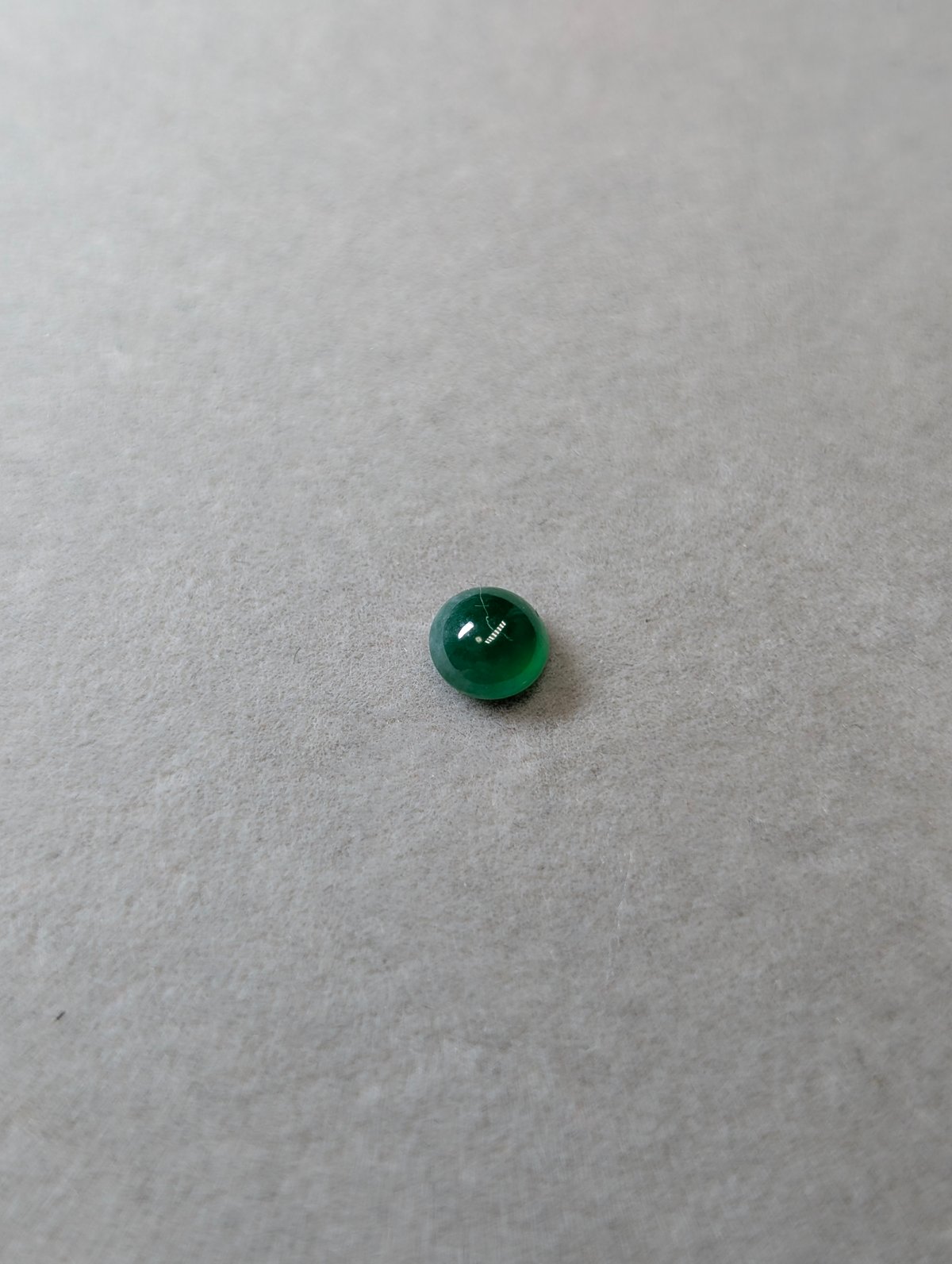 翡翠 0.85ct ラウンド カボション カット ルース ミャンマー産