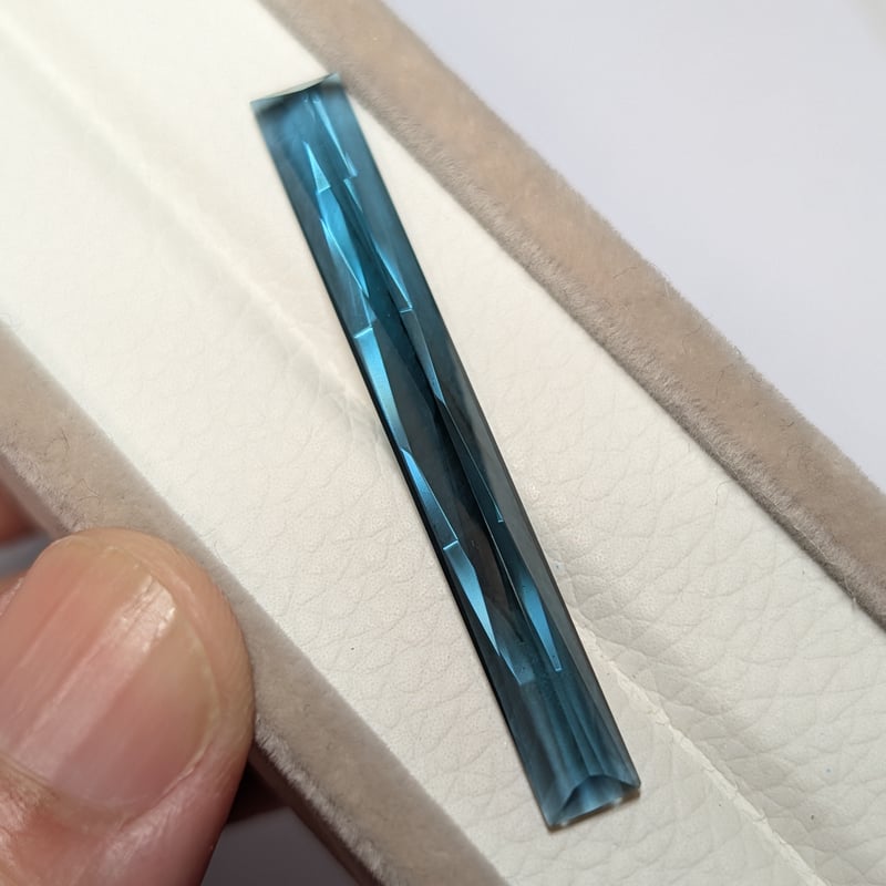 インディコライト トルマリン 8.89ct 45mm×5.5mm レクタンギュラー