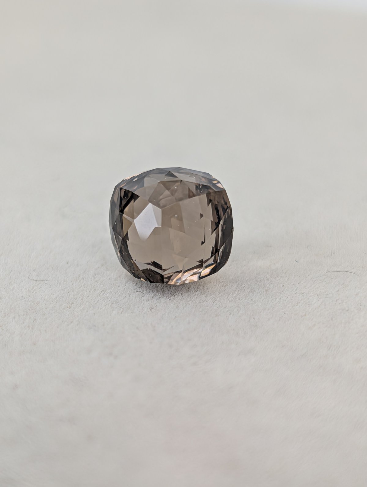 煌カット】スモーキークォーツ 8mm 煌カット ルース シミズ貴石 | 鈴木