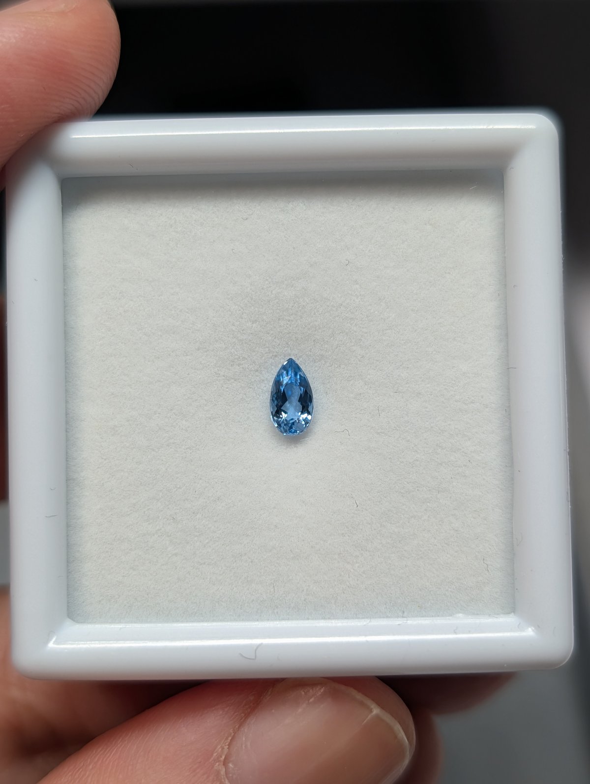 濃い色アクアマリン 0.27ct 5.68×3.27mm ペアシェイプ カット ルース