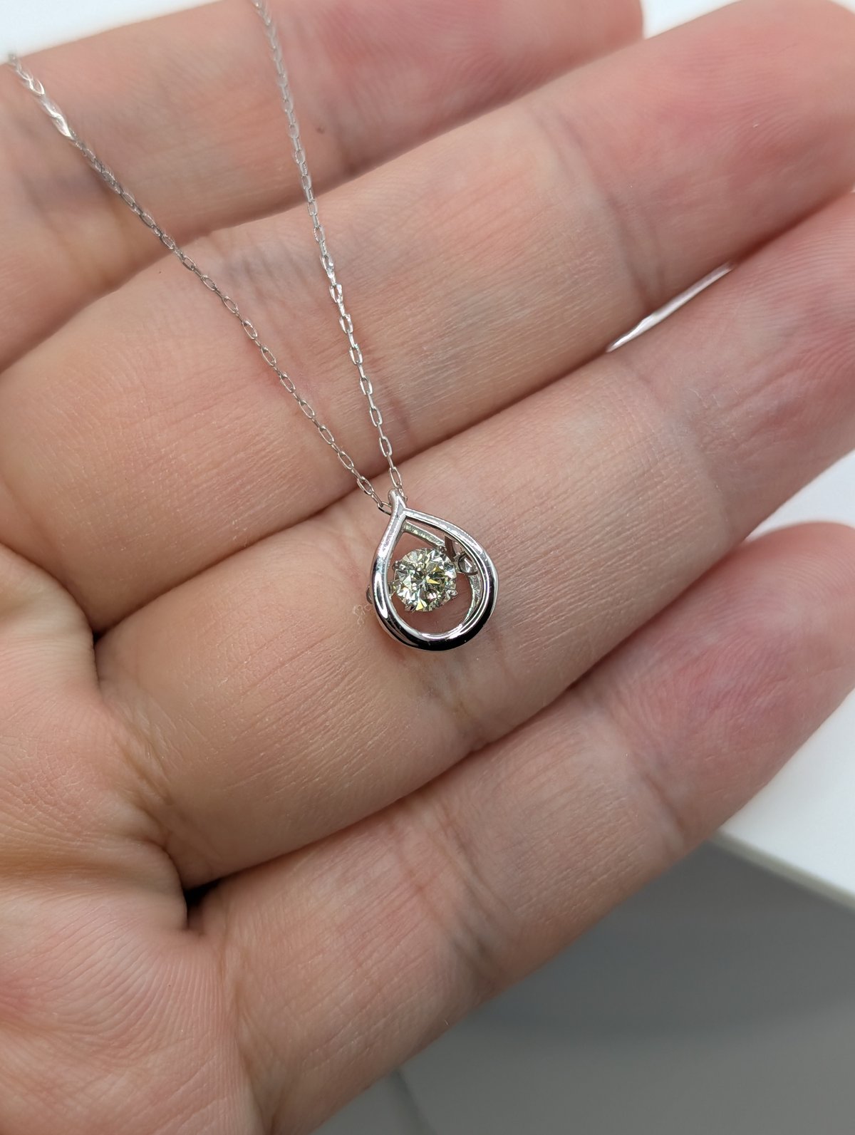 PT900/850ダンシングストーンダイヤモンド 0.20ct ペンダント 45cm