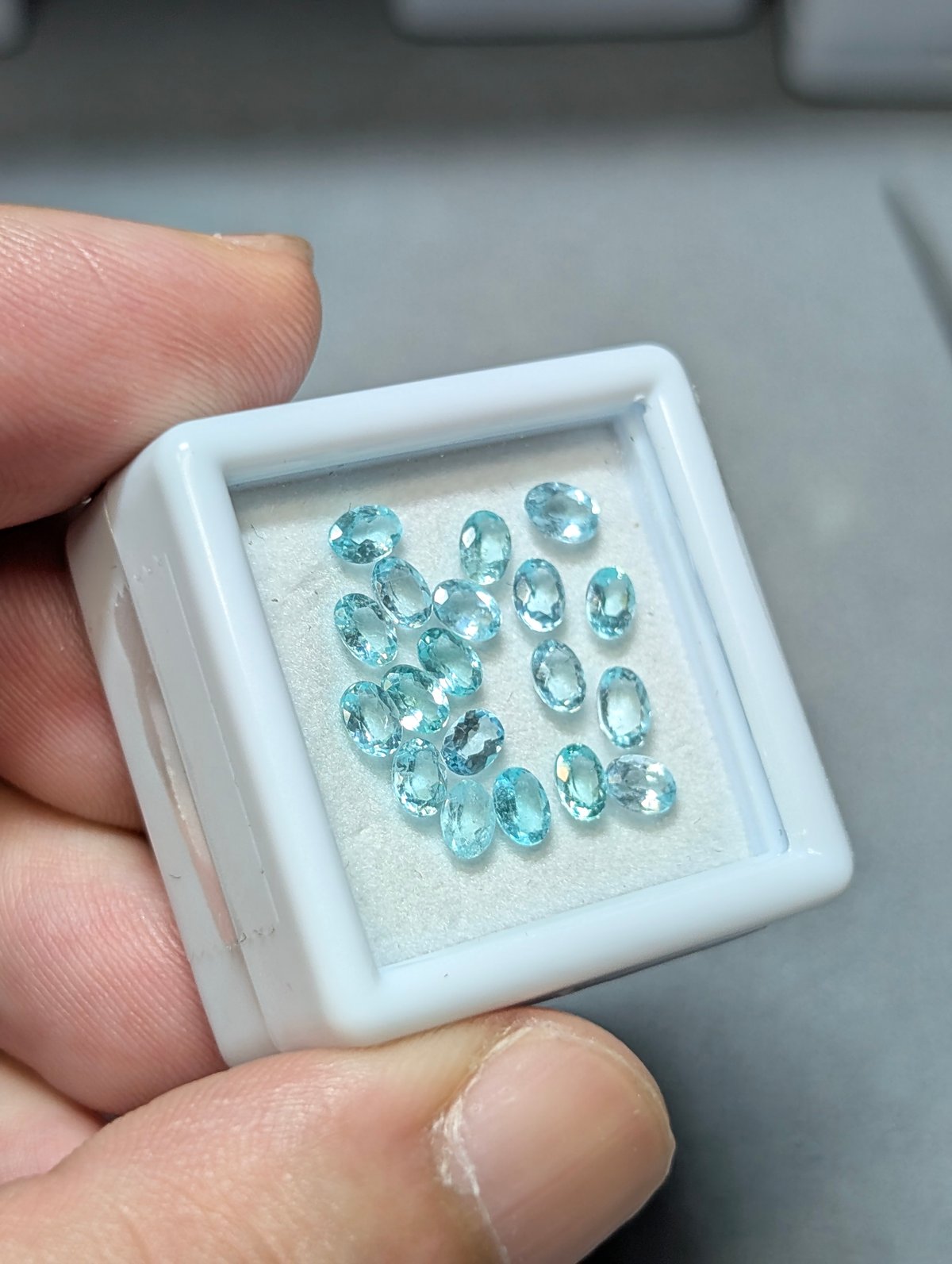 ランダム特価品！】パライバトルマリン 約4×3mm オーバルカット