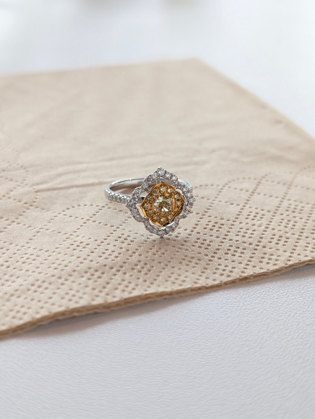 K18WG/K18YG イエローダイヤモンド 0.42ct YD 0.13ct D 0.44c
