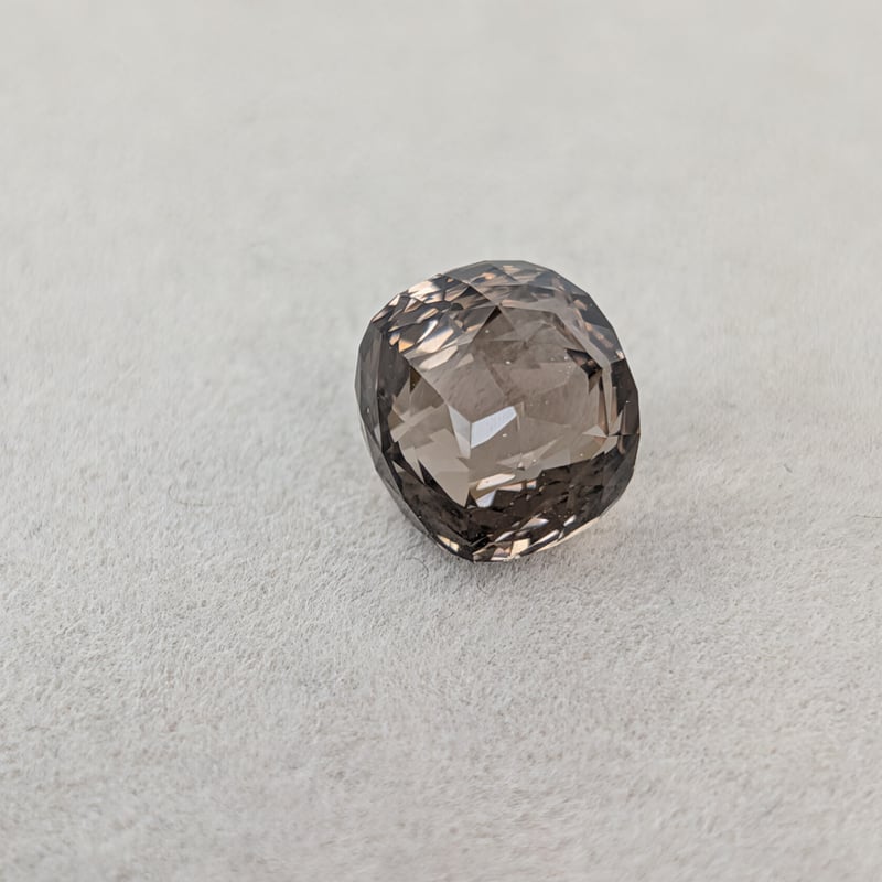 煌カット】スモーキークォーツ 8mm 煌カット ルース シミズ貴石 | 鈴木