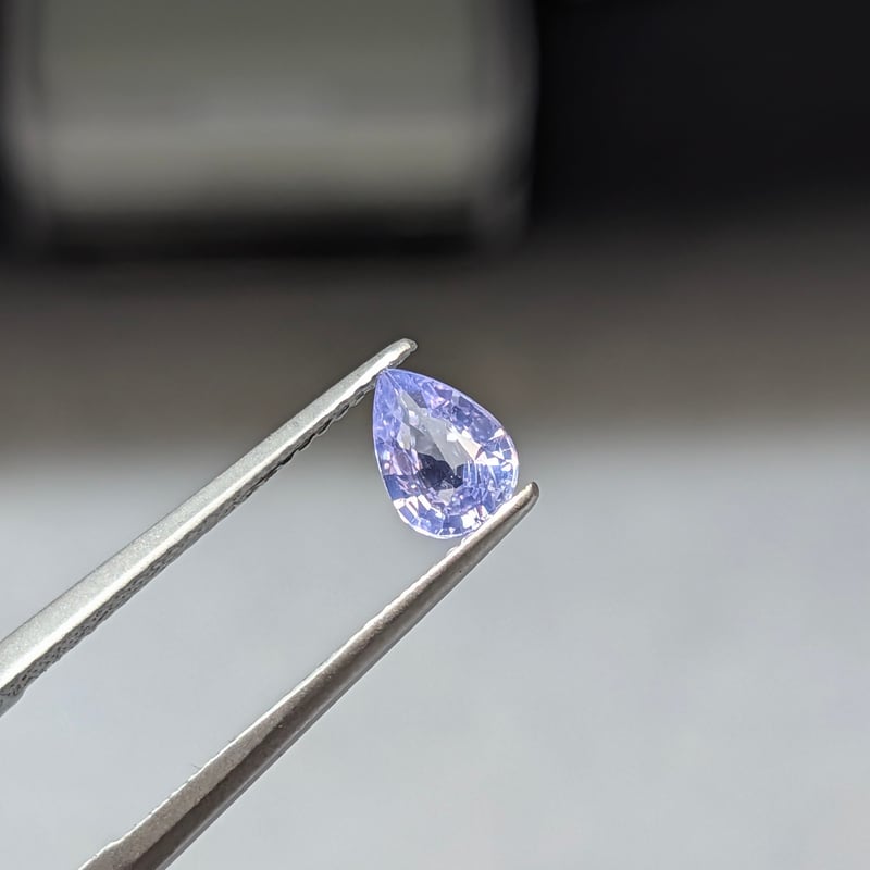 ミルキー ミルキー？サファイア 0.74ct ペアシェイプカットルース | 鈴木